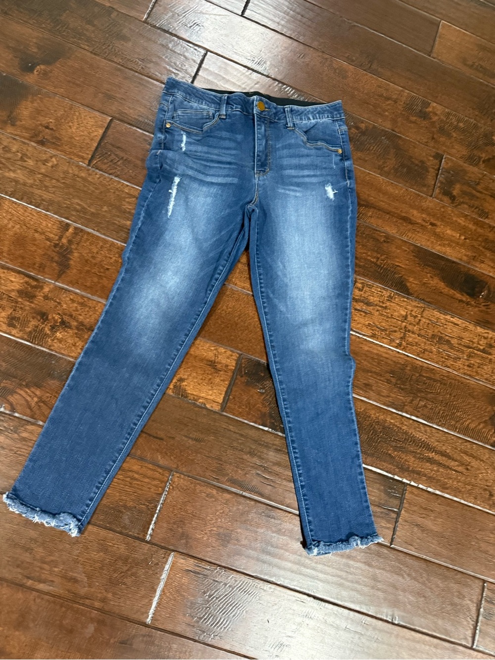 Mid-Rise Indigo Skinny Jeans with Frayed Hem